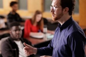 economics_courses-300x200